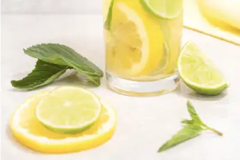 Bebida de Menta y limón amarillo y verde